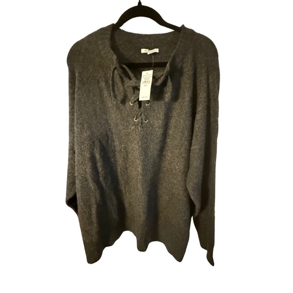 American Eagle Outfitters Sweaters - American Eagle Outfitters Gray Crew Neck Sweater